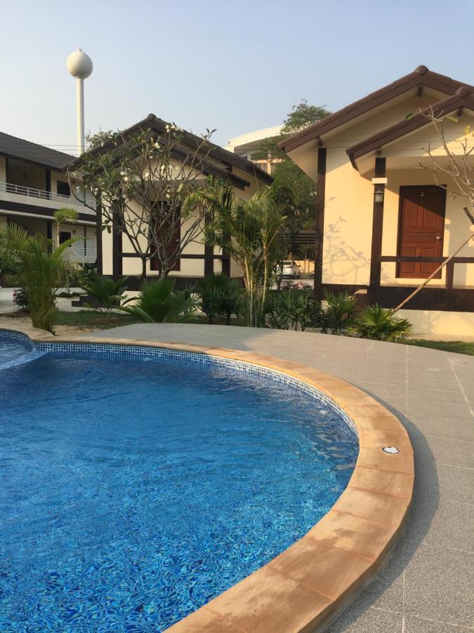 Sunray Guesthouse สุนันท์บ้านพักริมคลอง Uthai Thani Exteriér fotografie