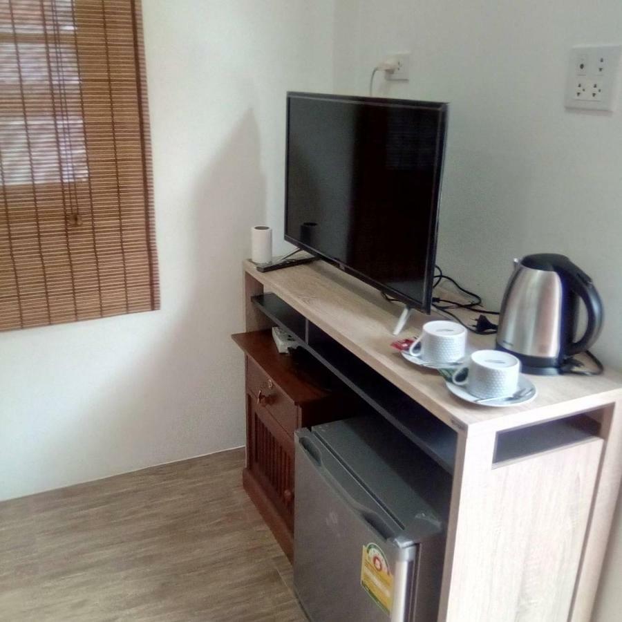 Sunray Guesthouse สุนันท์บ้านพักริมคลอง Uthai Thani Exteriér fotografie