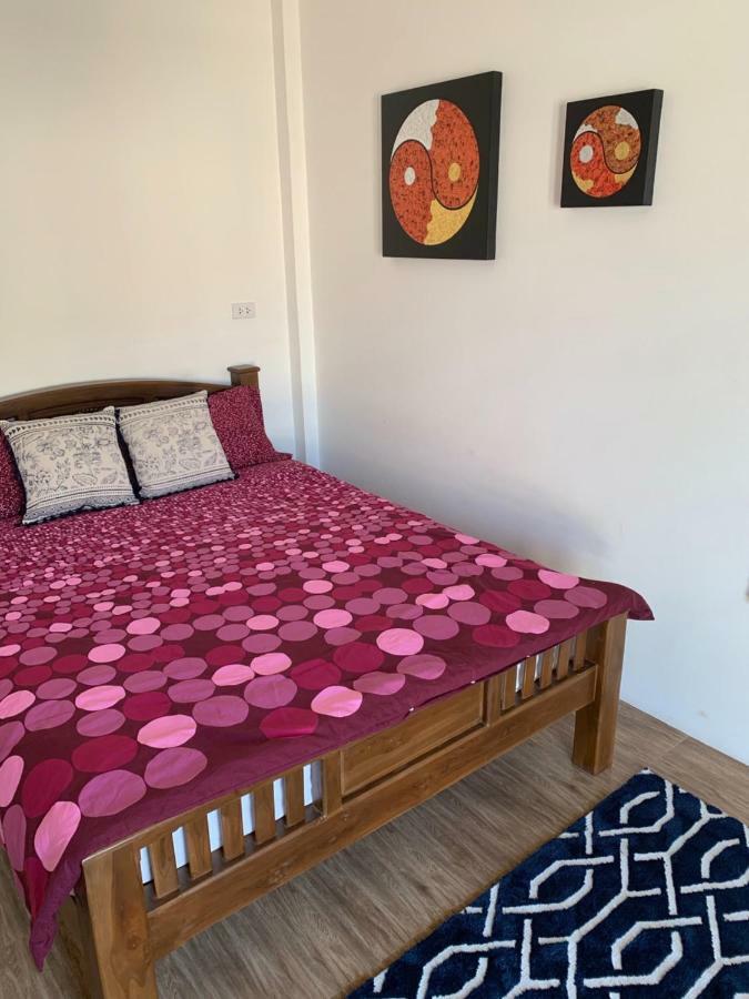Sunray Guesthouse สุนันท์บ้านพักริมคลอง Uthai Thani Exteriér fotografie